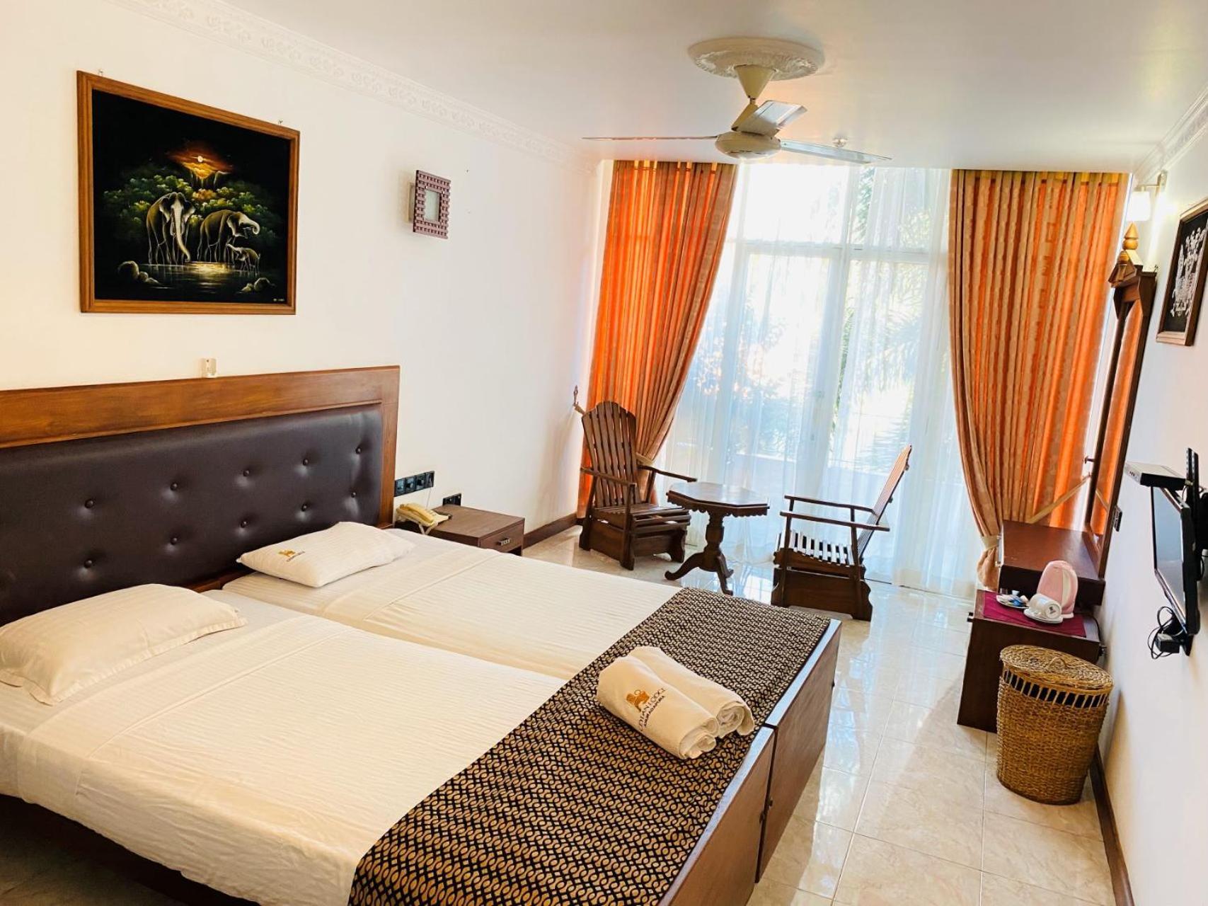 Ceylan Lodge Anuradhapura Exterior photo